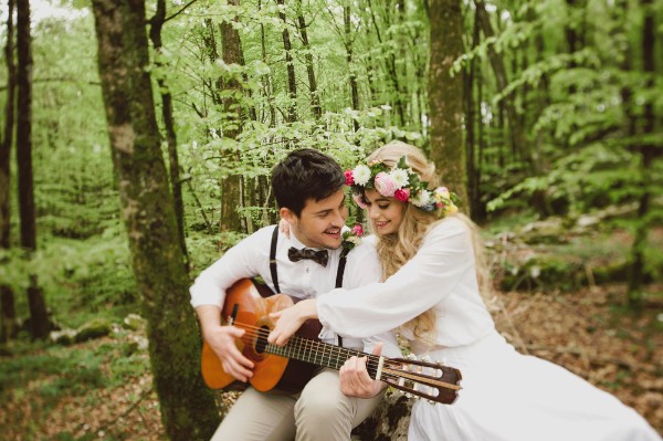 beautiful-and-bright-forest-wedding-in