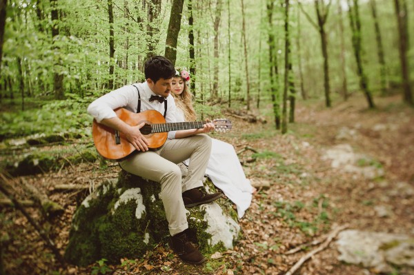 beautiful-and-bright-forest-wedding-in