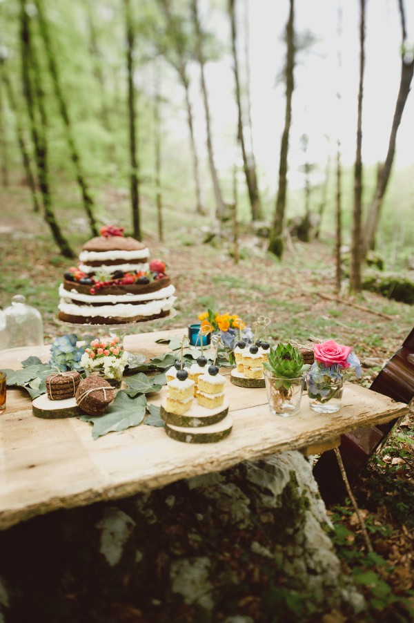 beautiful-and-bright-forest-wedding-in