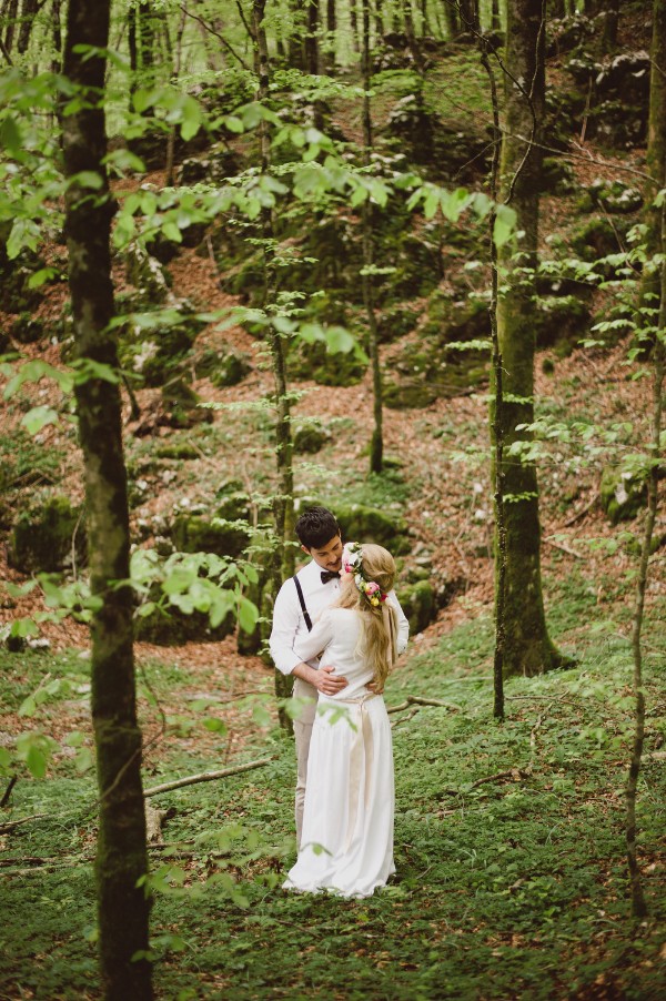 beautiful-and-bright-forest-wedding-in