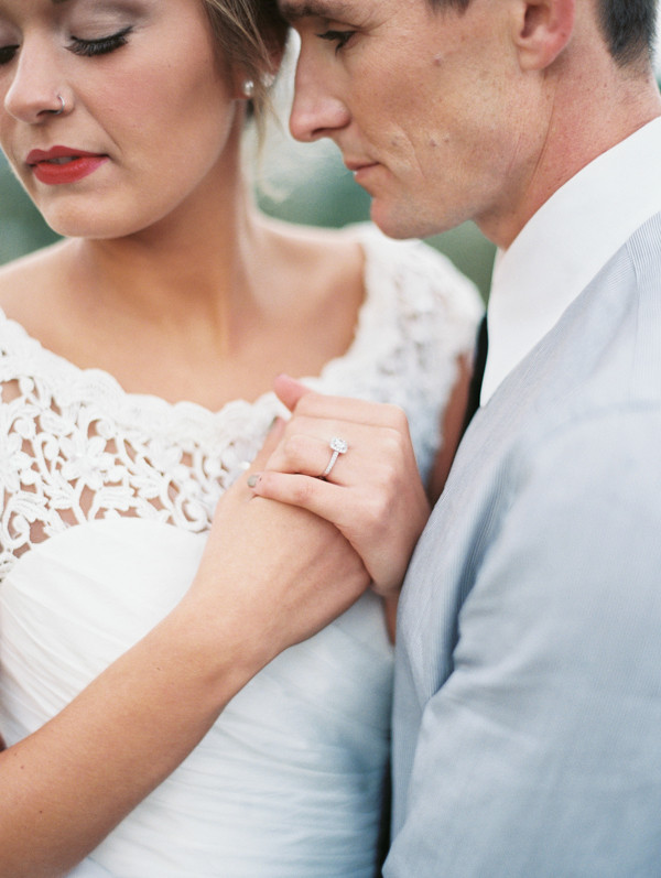 crisp-romantic-wedding-inspiration