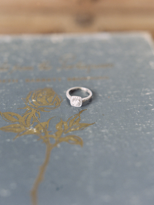 crisp-romantic-wedding-inspiration