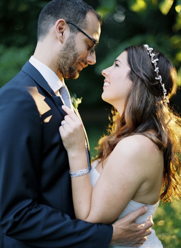 elegant-green-and-white-garden-wedding