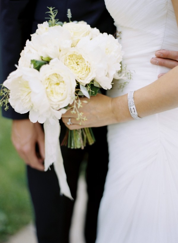 elegant-green-and-white-garden-wedding