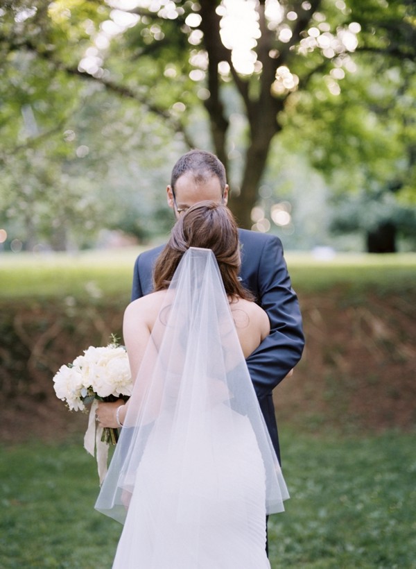 elegant-green-and-white-garden-wedding