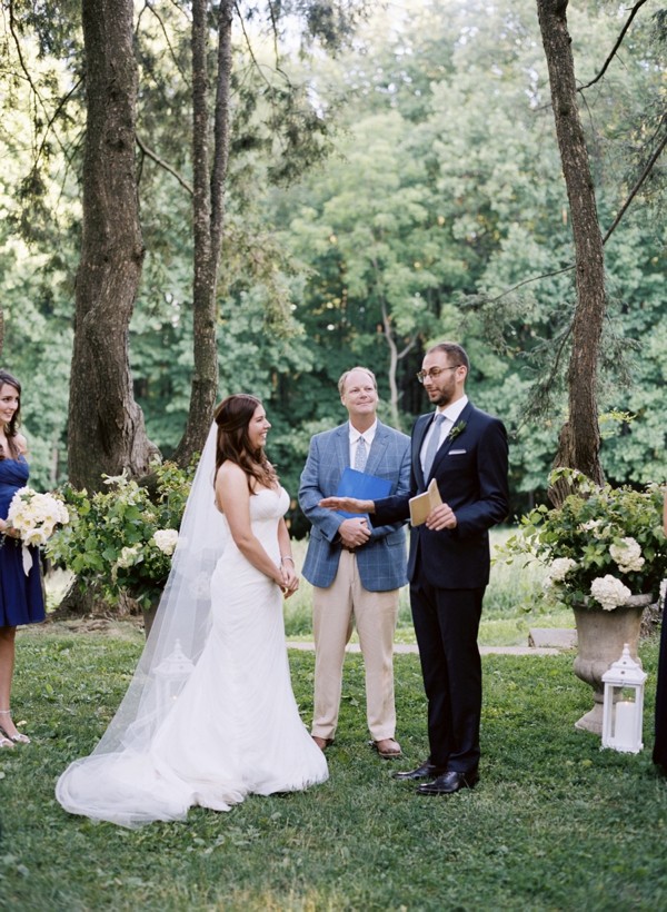 elegant-green-and-white-garden-wedding