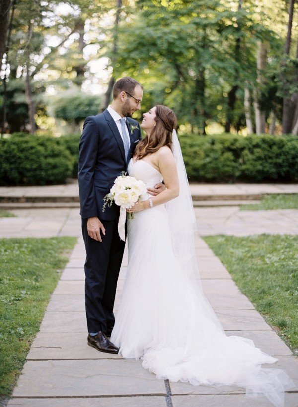 elegant-green-and-white-garden-wedding