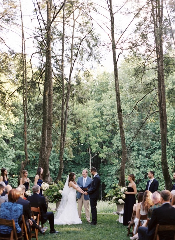 elegant-green-and-white-garden-wedding