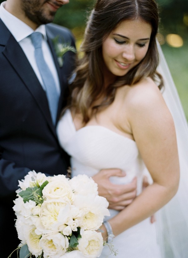 elegant-green-and-white-garden-wedding