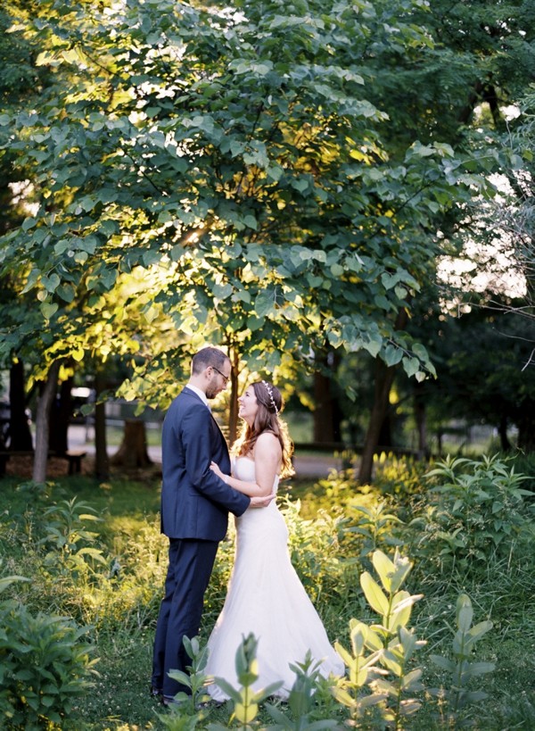 elegant-green-and-white-garden-wedding