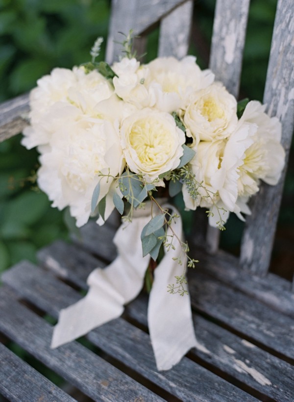 elegant-green-and-white-garden-wedding