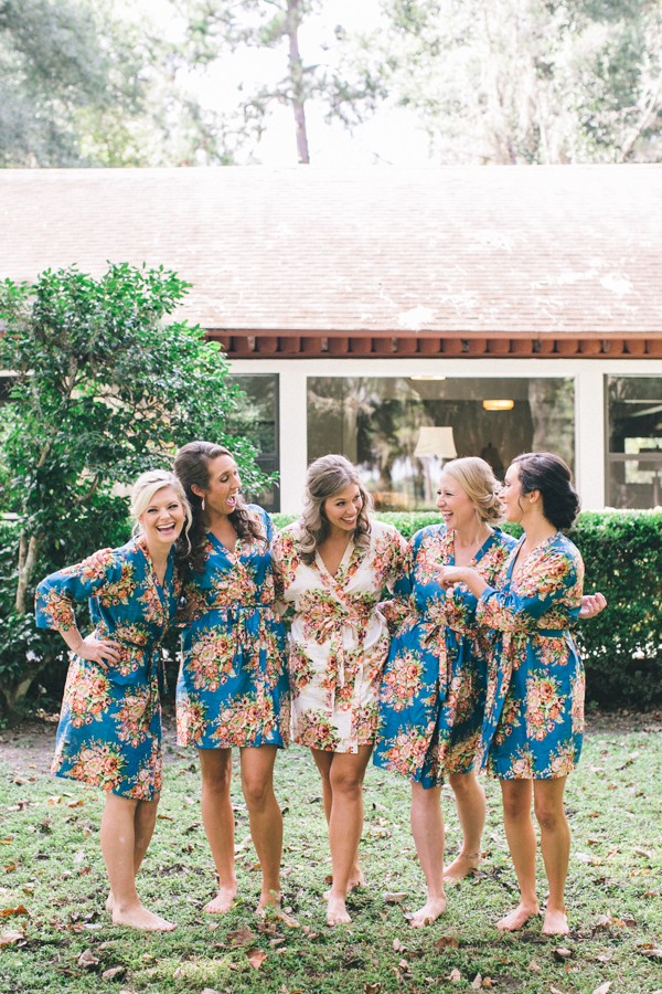 evening-wedding-in-a-barn