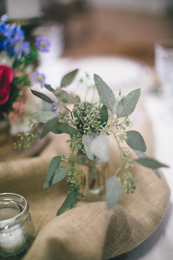 evening-wedding-in-a-barn
