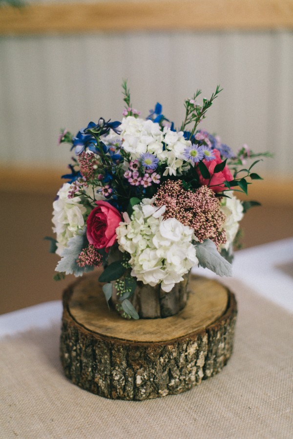 evening-wedding-in-a-barn