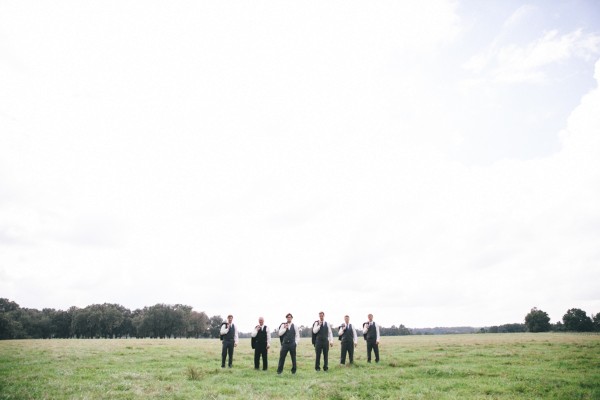 evening-wedding-in-a-barn