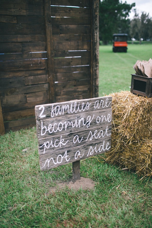 evening-wedding-in-a-barn