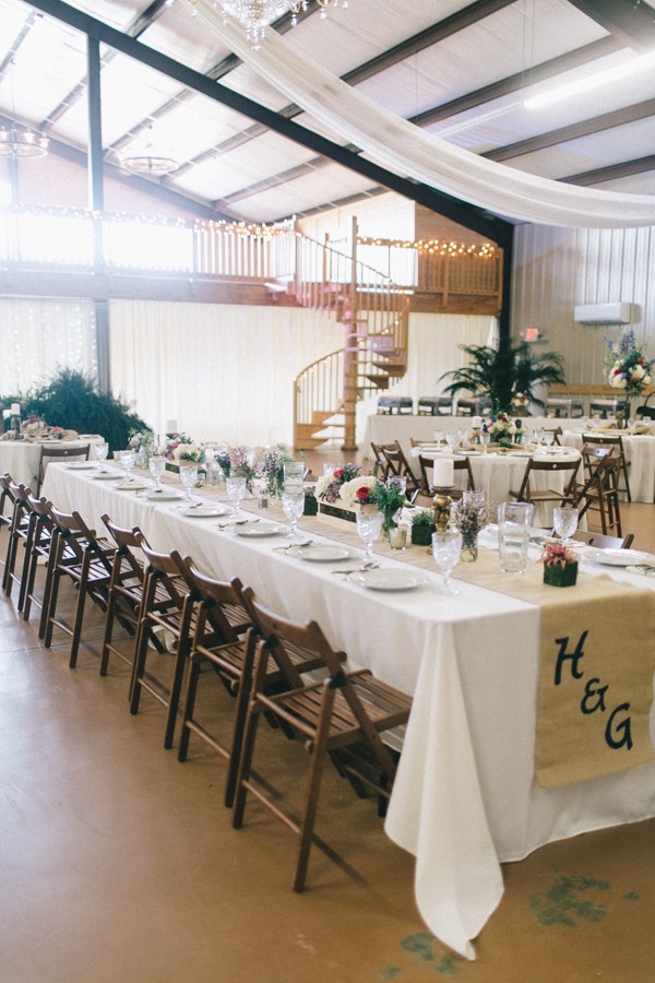 evening-wedding-in-a-barn