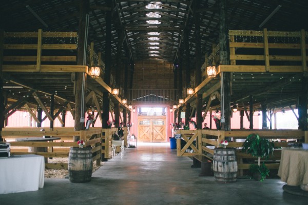 evening-wedding-in-a-barn