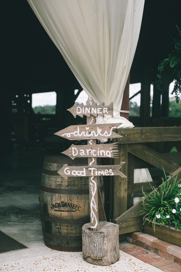 evening-wedding-in-a-barn