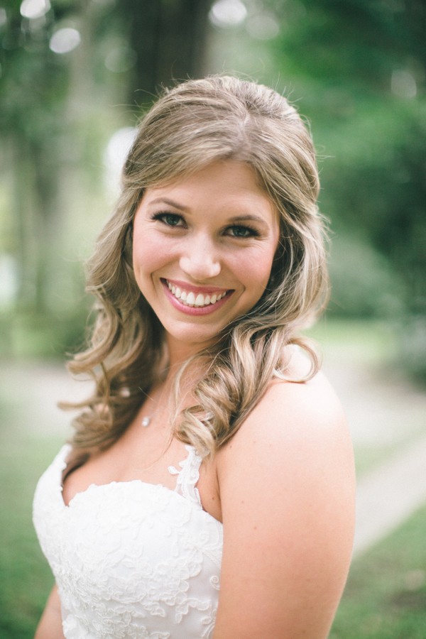 evening-wedding-in-a-barn