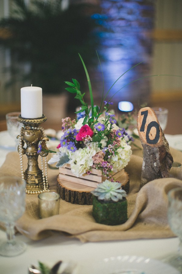 evening-wedding-in-a-barn
