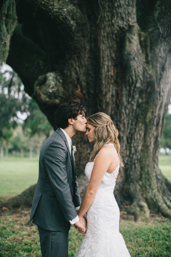 evening-wedding-in-a-barn