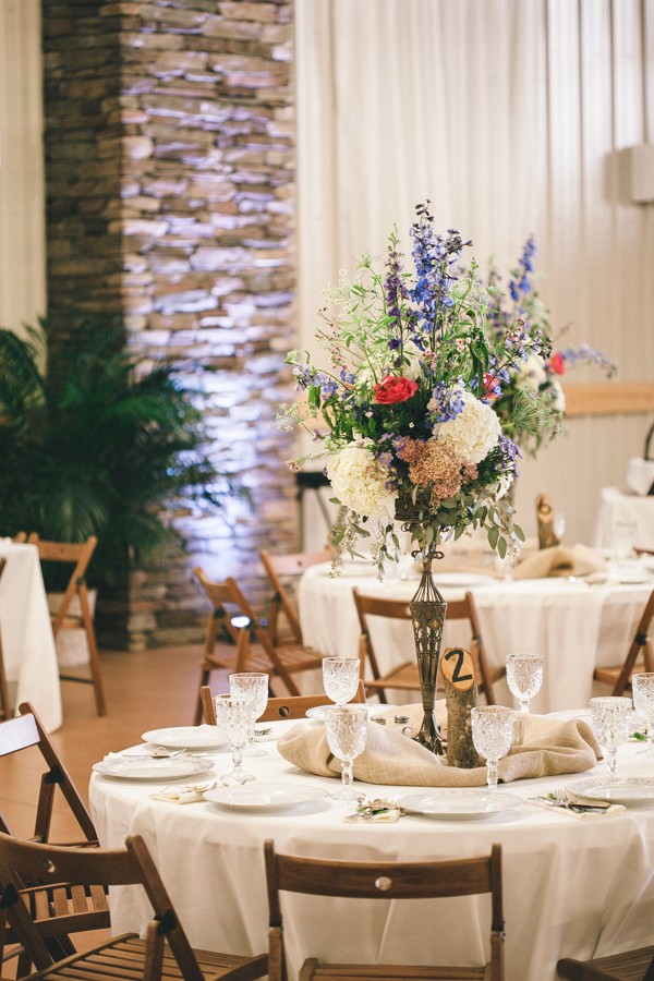 evening-wedding-in-a-barn