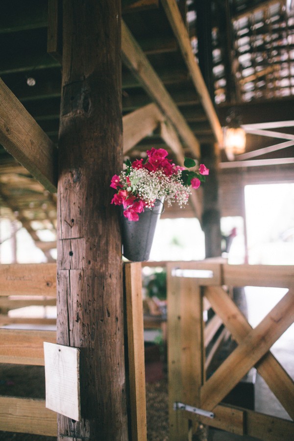 evening-wedding-in-a-barn
