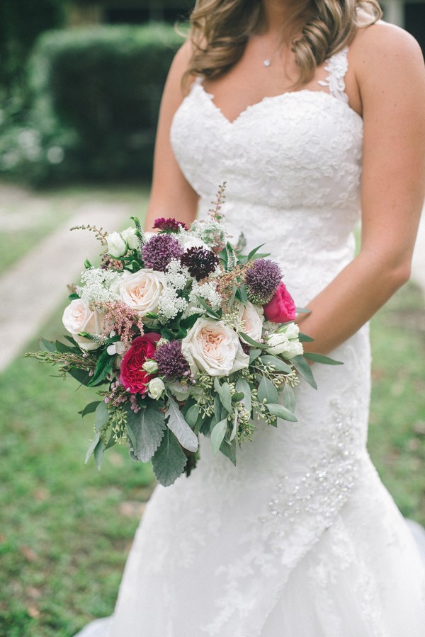 evening-wedding-in-a-barn