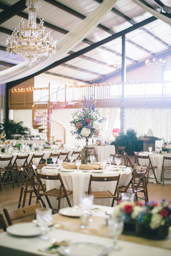 evening-wedding-in-a-barn