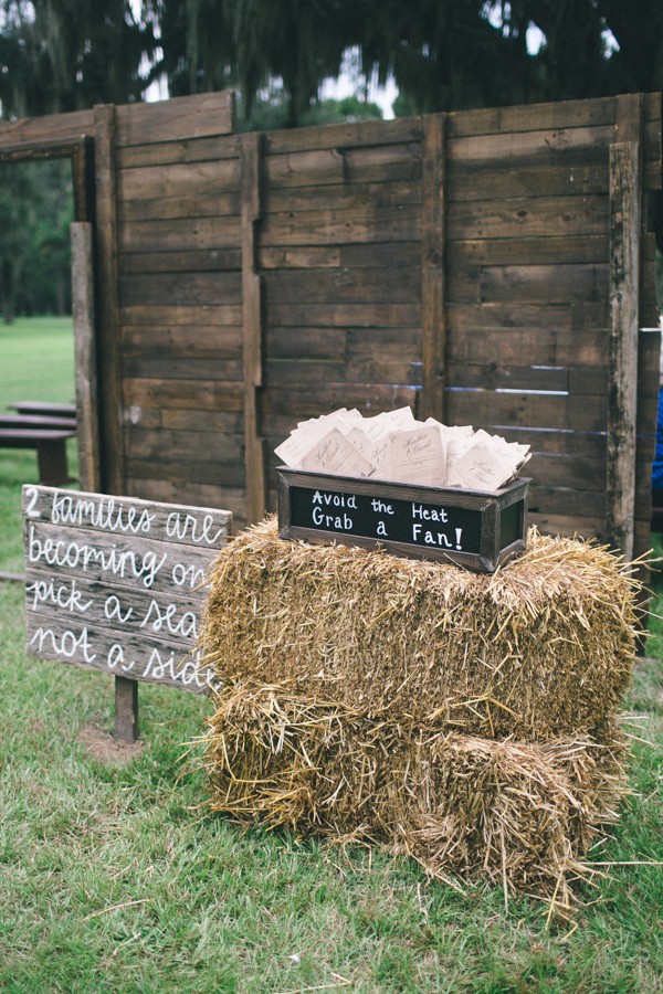 evening-wedding-in-a-barn