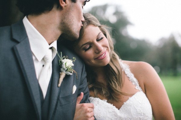 evening-wedding-in-a-barn
