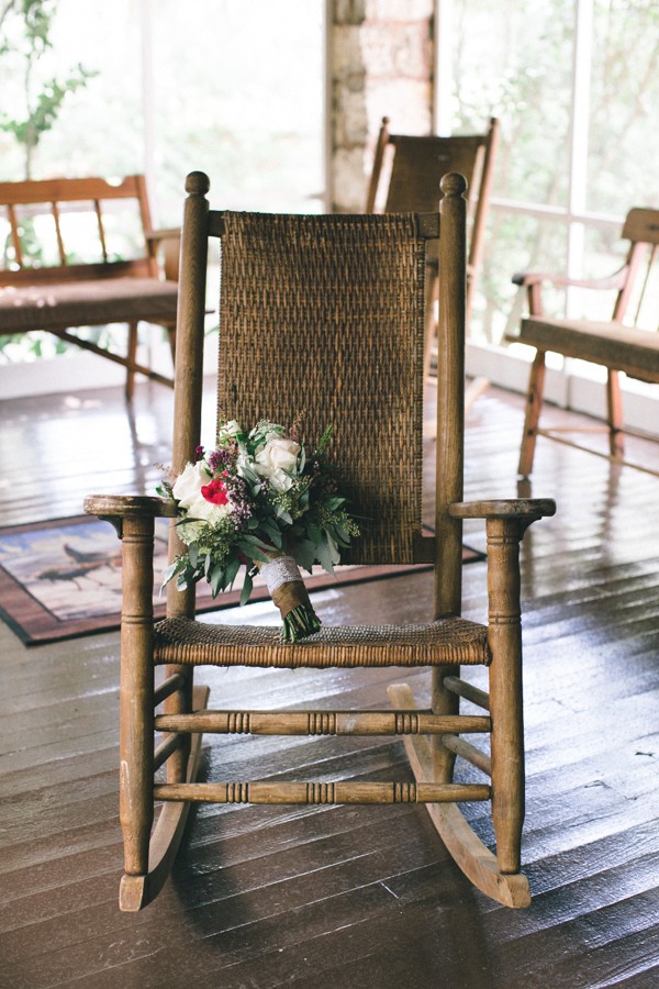 evening-wedding-in-a-barn