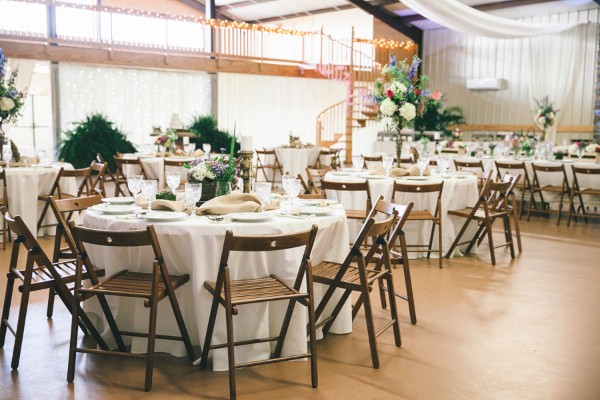 evening-wedding-in-a-barn