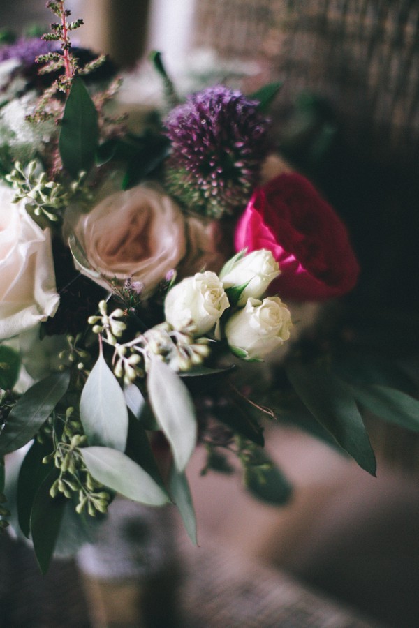 evening-wedding-in-a-barn