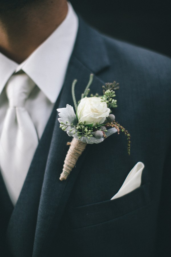 evening-wedding-in-a-barn