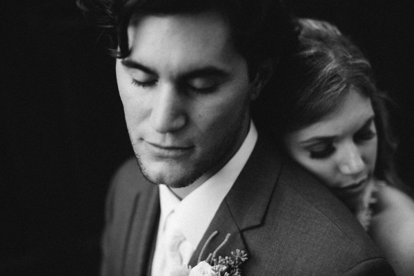 evening-wedding-in-a-barn