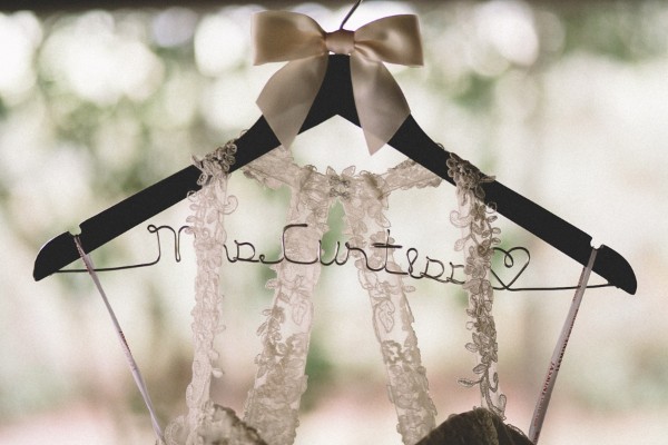 evening-wedding-in-a-barn