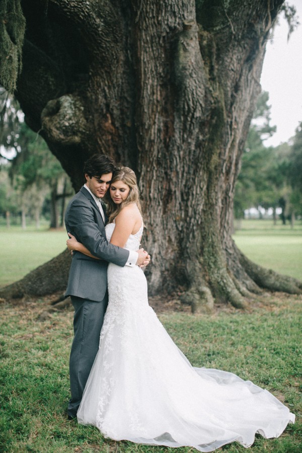 evening-wedding-in-a-barn