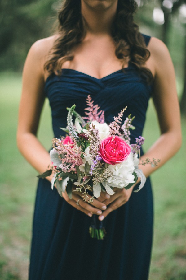 evening-wedding-in-a-barn