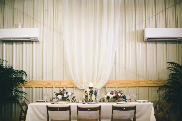 evening-wedding-in-a-barn