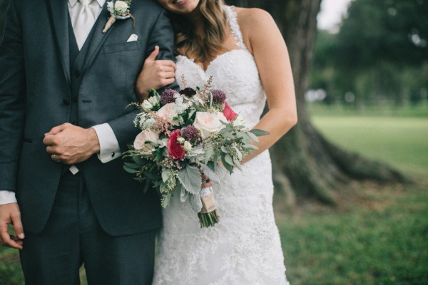 evening-wedding-in-a-barn