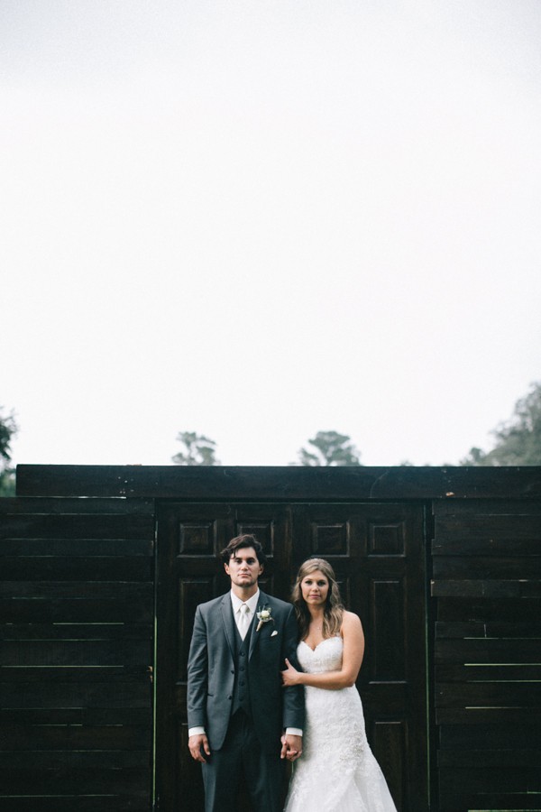 evening-wedding-in-a-barn