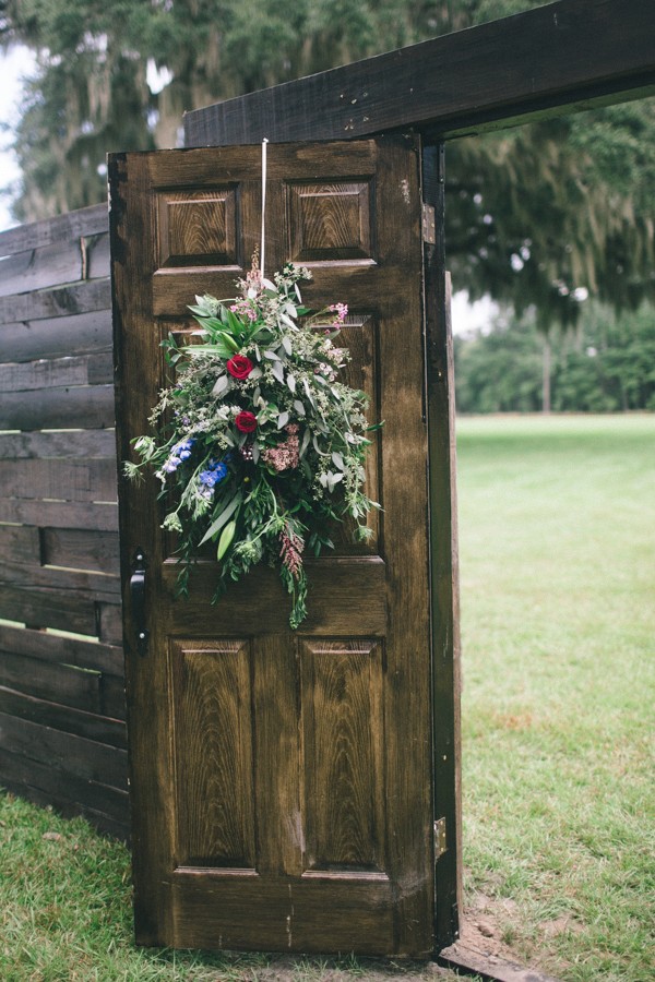 evening-wedding-in-a-barn