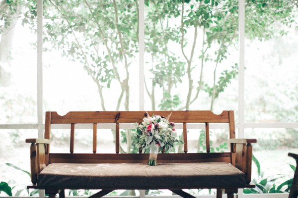 evening-wedding-in-a-barn