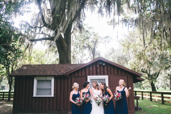 evening-wedding-in-a-barn