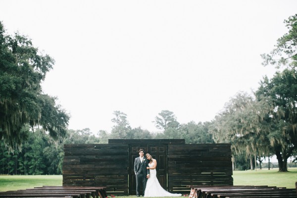 evening-wedding-in-a-barn