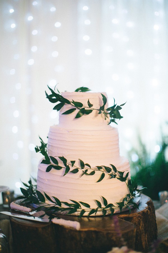 ivy wrapped wedding cake