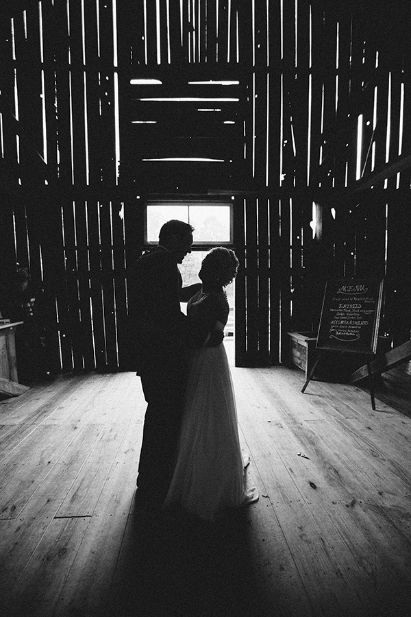 gold-glitter-rustic-wedding