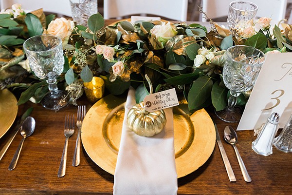 gold-glitter-rustic-wedding